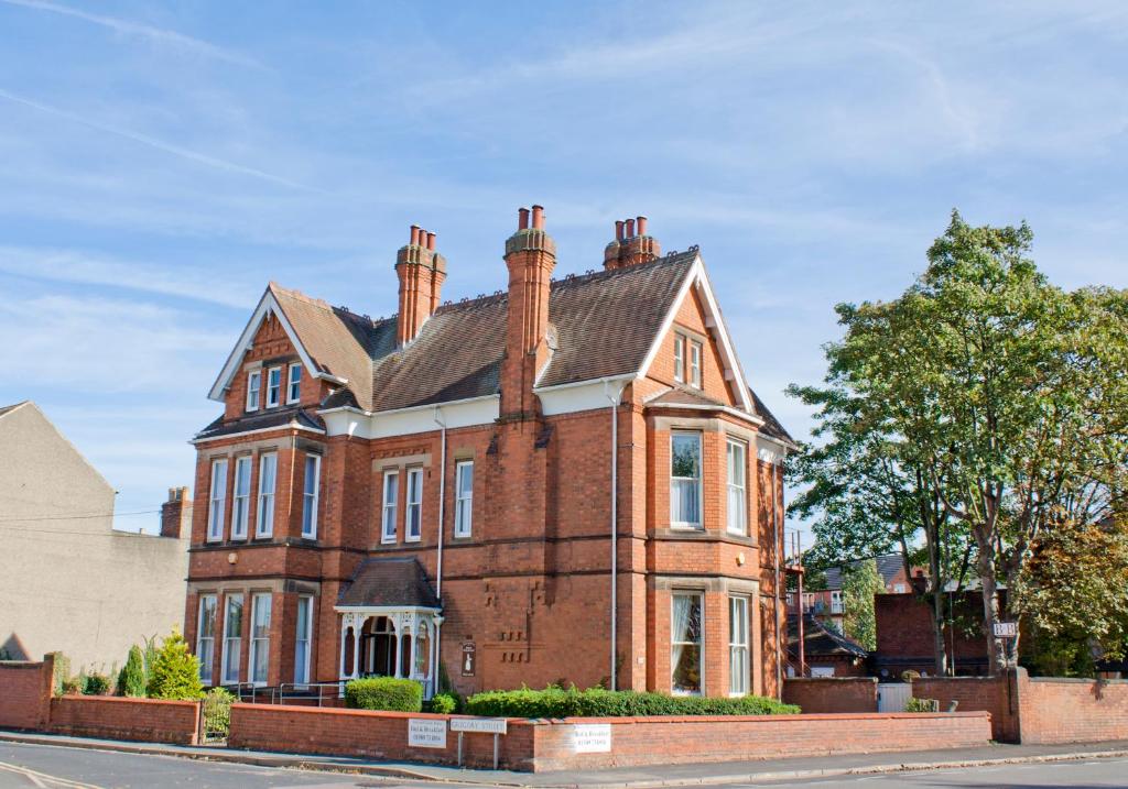 Holywell House (Loughborough)