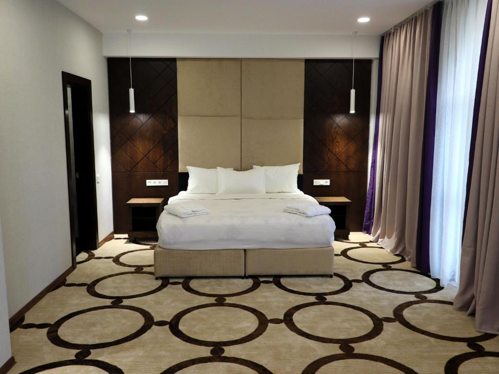 East Palace Hotel