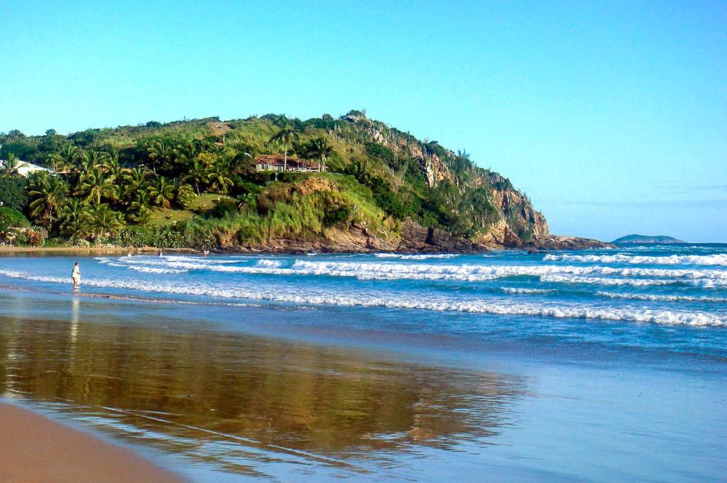 Casa em Cond Geriba 400mt Praia com Espaço Gourmet