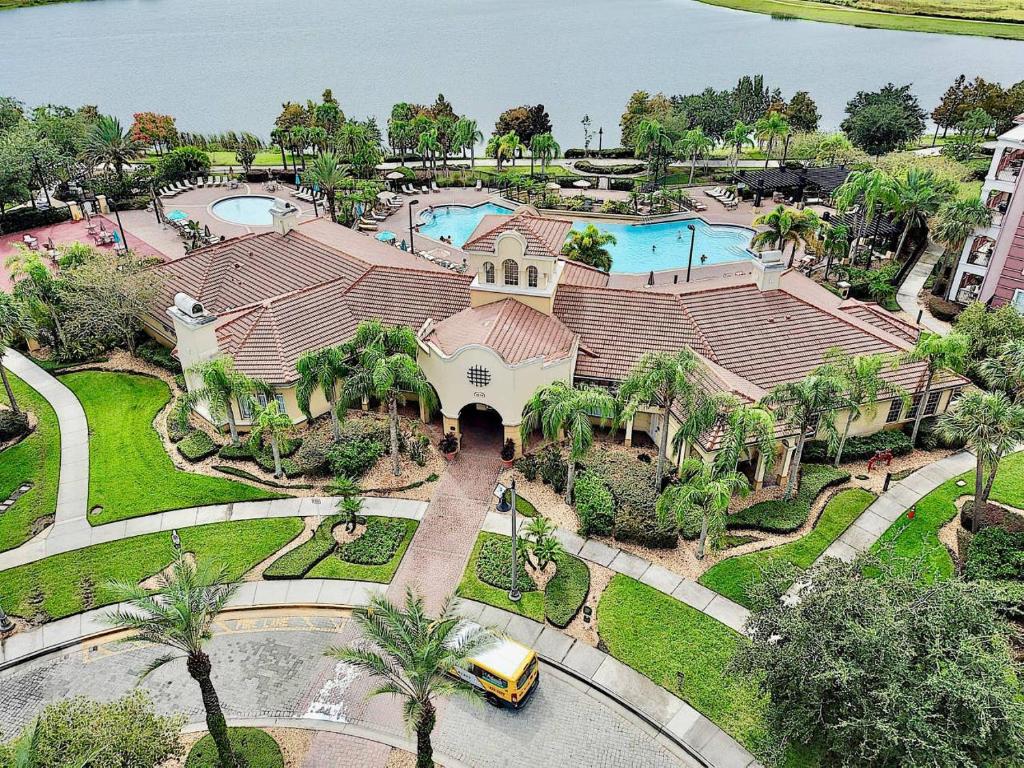 Vista Cay Luxury 3 bedroom condo