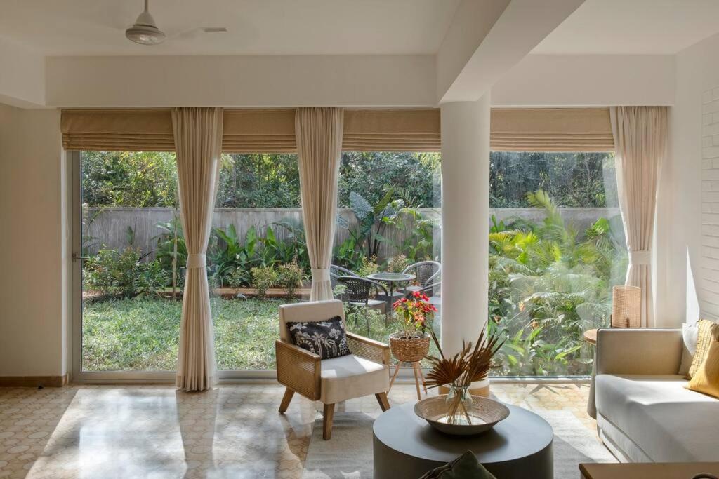 Artistic Forest View Villa in Assagao with a Personal Caretaker (Assagao)