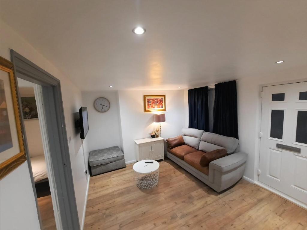 3 Bedroom Semi Detached House with parking
