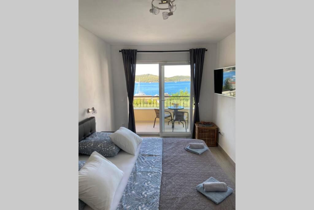 A lovely and cozy room with a breathtaking view 2 (Vis)