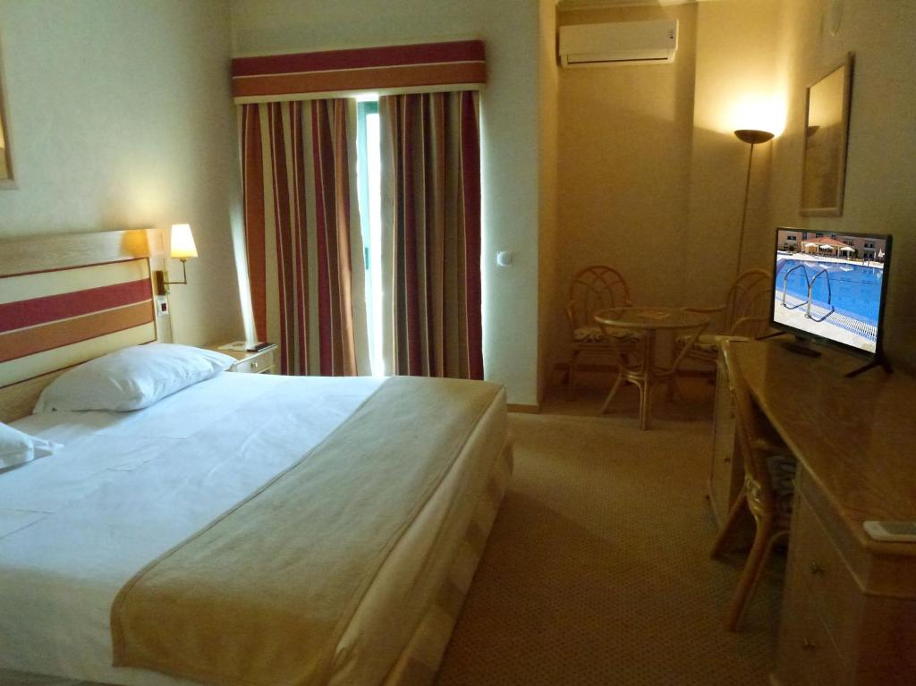 Riviera Hotel (Carcavelos)