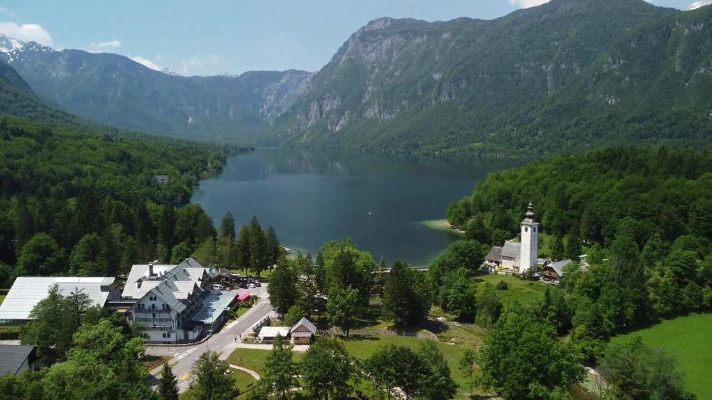 Hotel Jezero