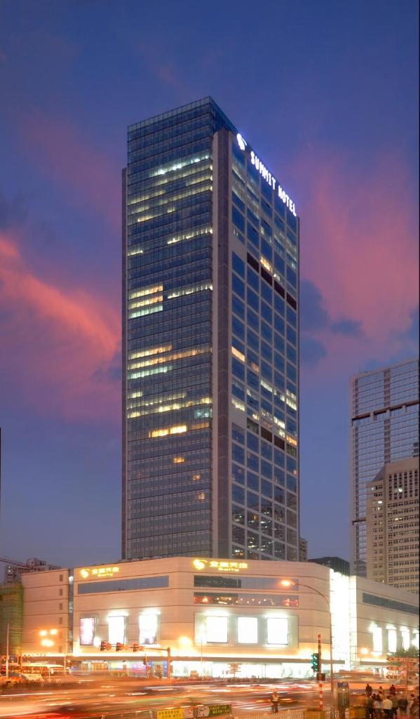 Golden Eagle Summit Hotel