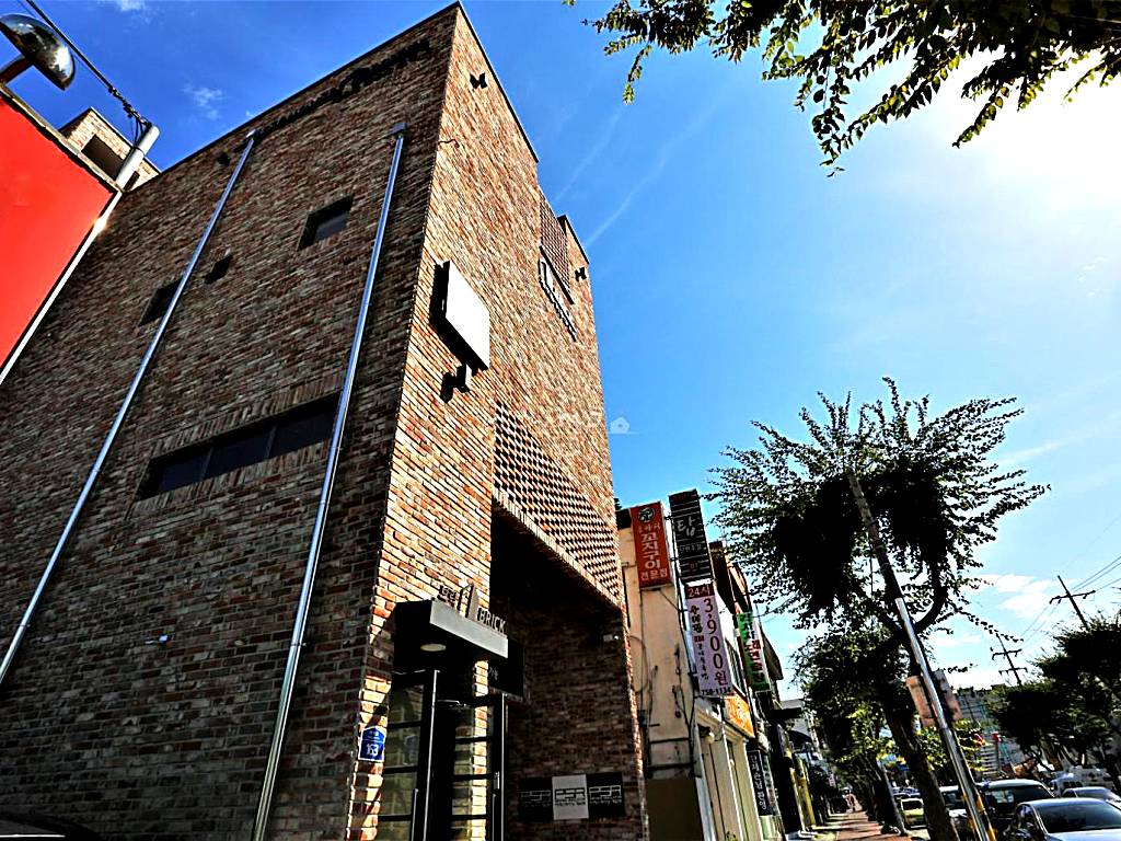 Guest House Brick