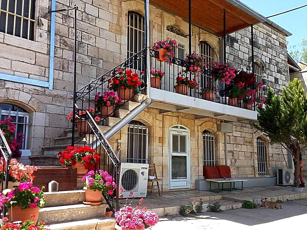 Rosary Sister Guest House Ein Karem