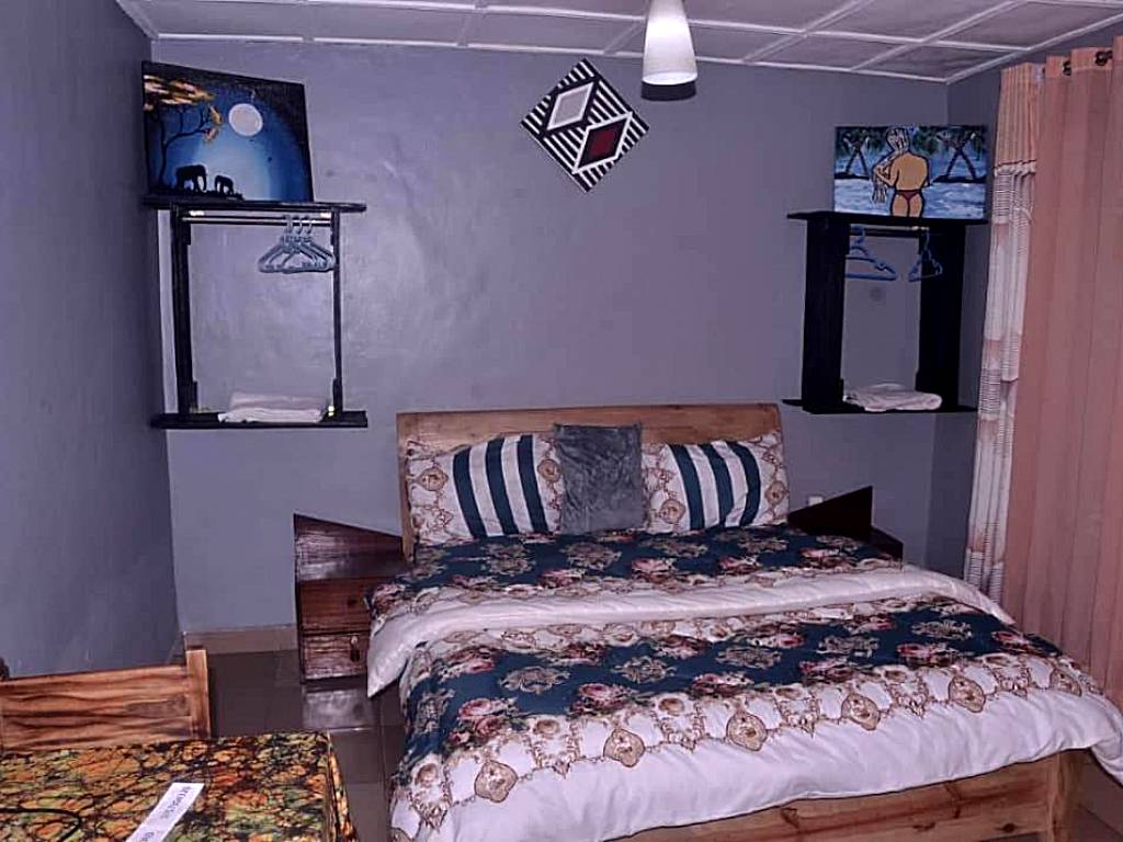 Tommy's Budget Rooms