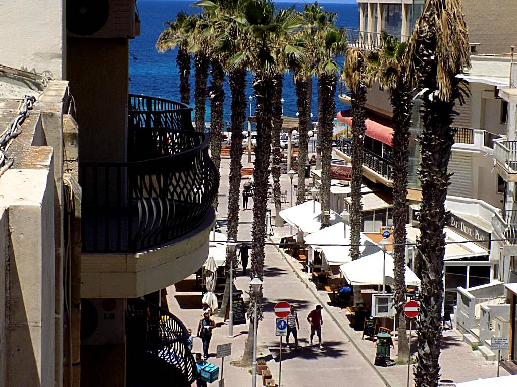 Sea Breeze Bay Guestrooms (St Paul's Bay)
