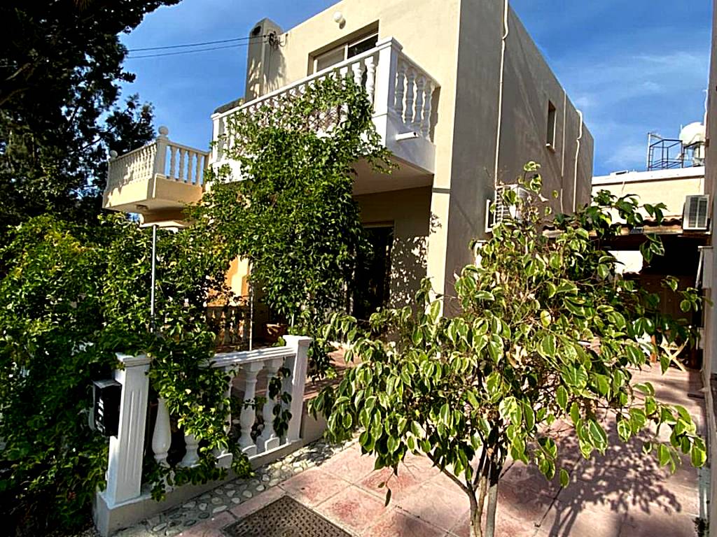 Moutallos Rooms & Homes