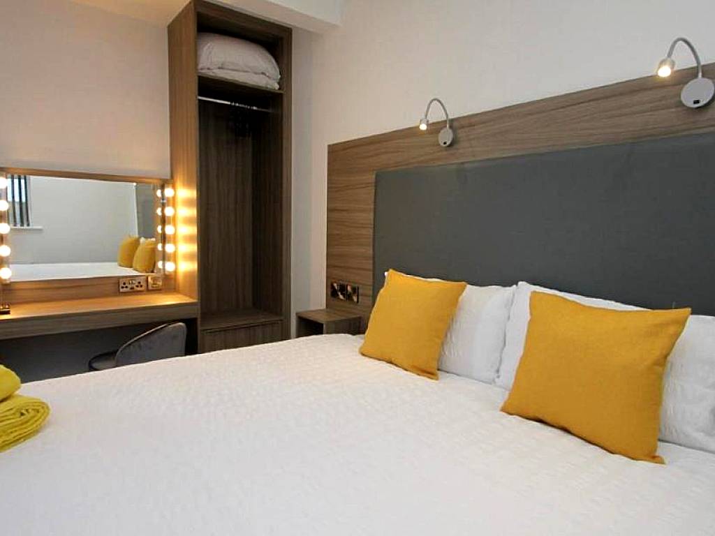 Guest Rooms @ 128