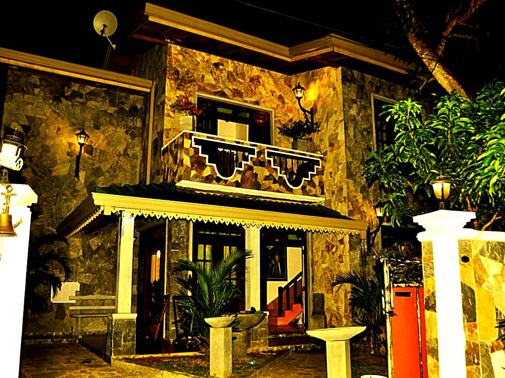 Villa Aroshina with Free drop off and pick up Galle city by Tuk Tuk