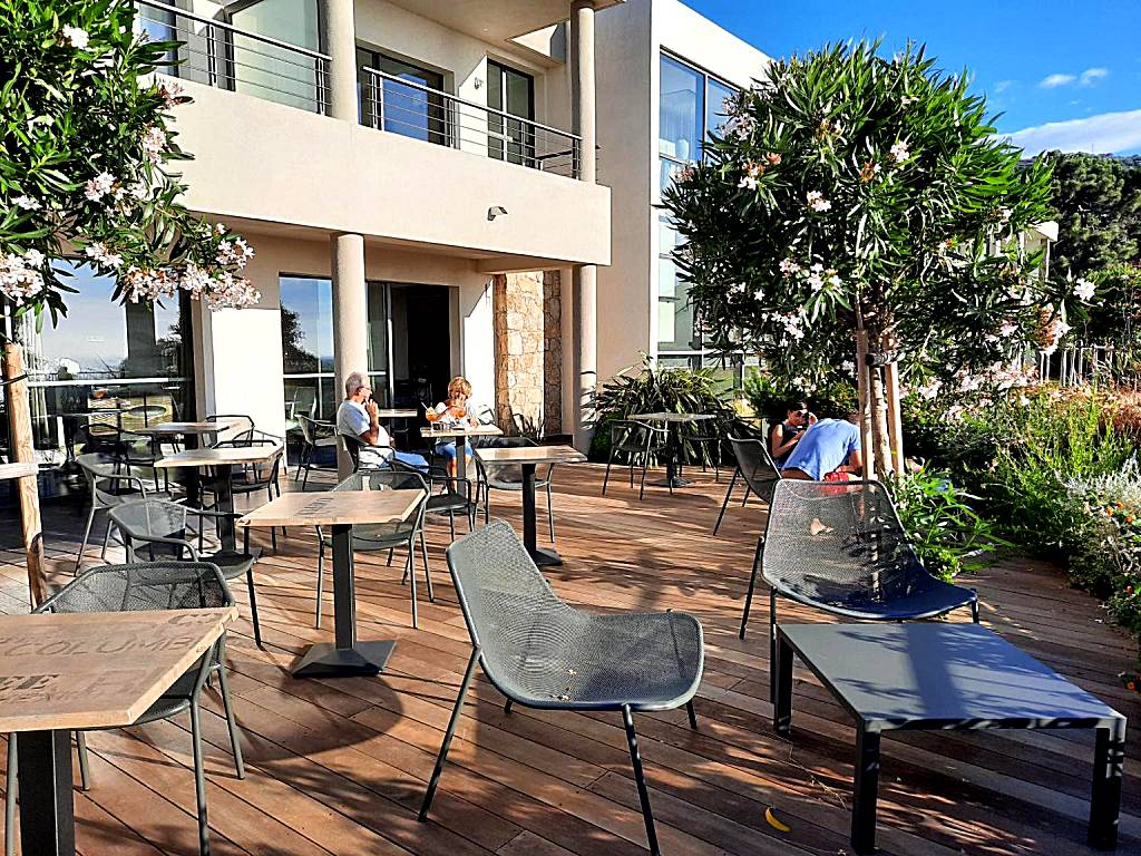 DAVIA Hotel (LʼÎle-Rousse)