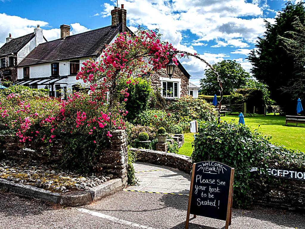 The Greyhound Inn and Hotel (Usk)