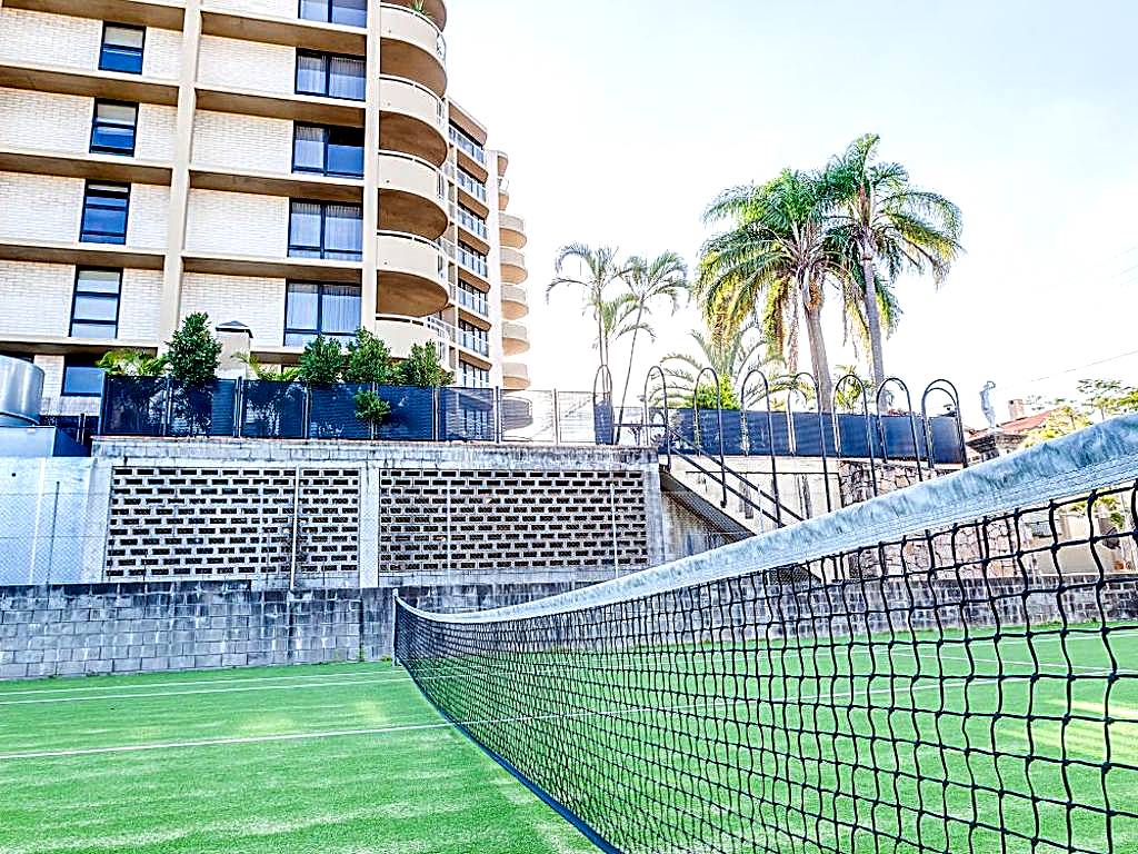Hillcrest Apartment Hotel