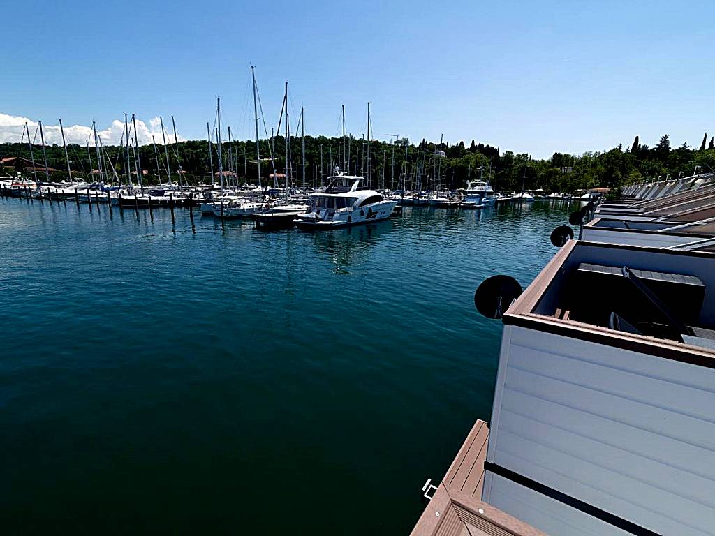 Floating House Marina Royal