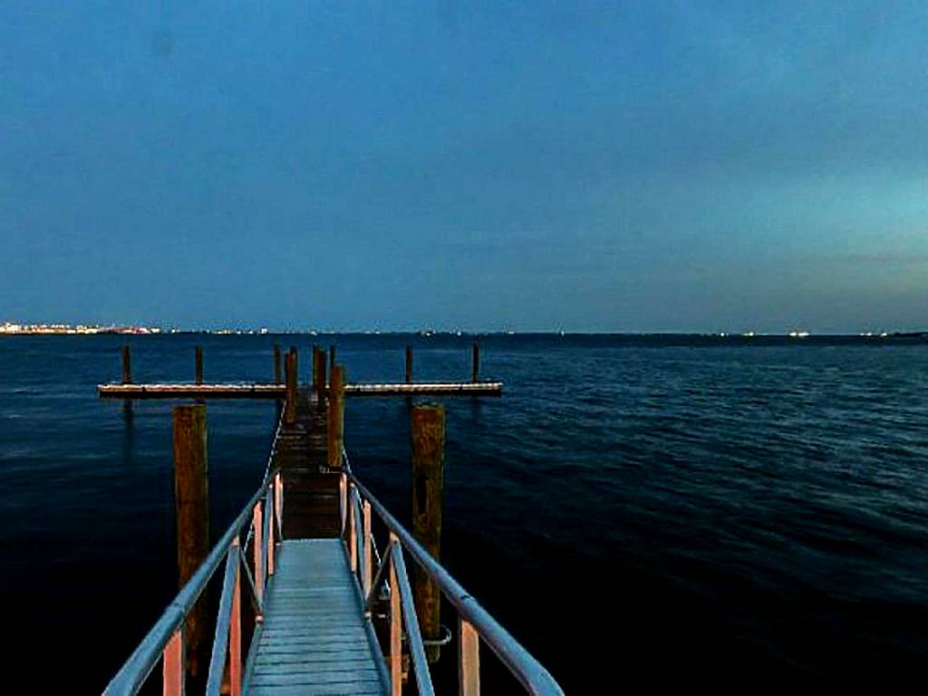 Pier 4 Hotel (Somers Point)