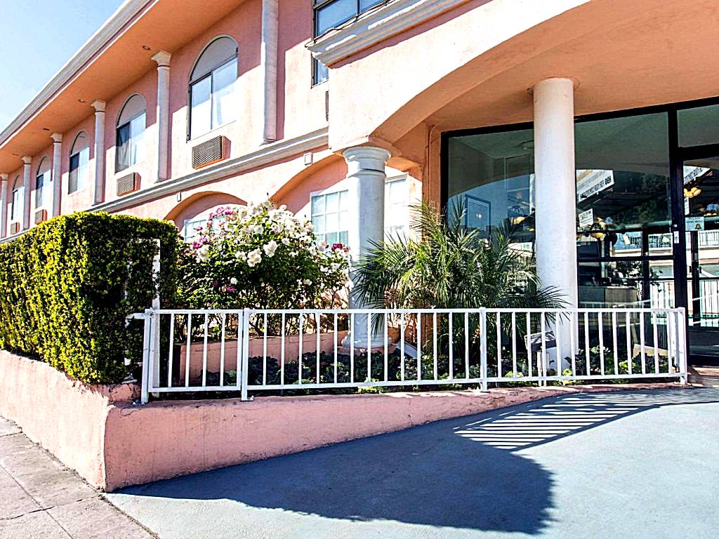 Rodeway Inn near Melrose Ave