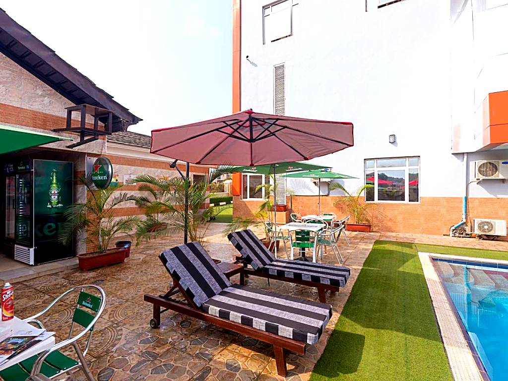 Grand Pela Hotel & Suites