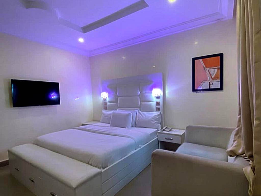 2/4 Apartment Limited