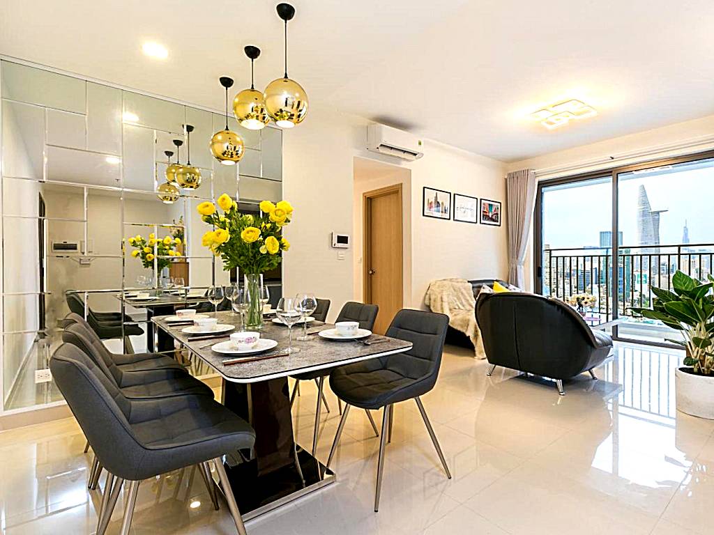 YO's Homes Rivergate Apartment Infinity Pool & Gym