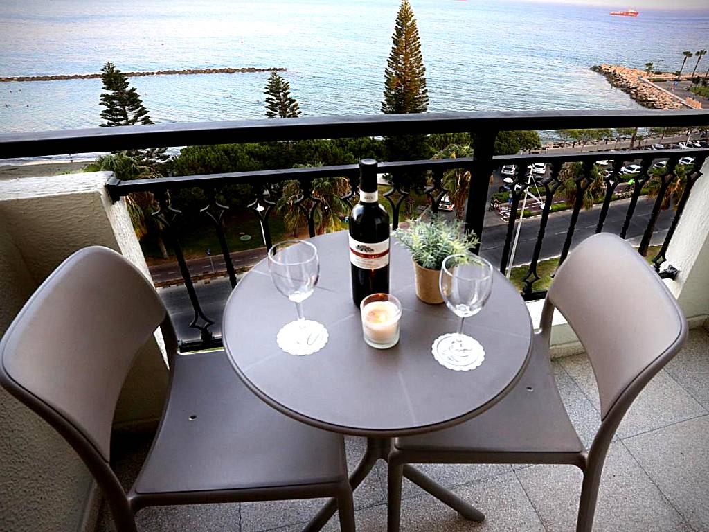 Pier Beach Hotel Apartments