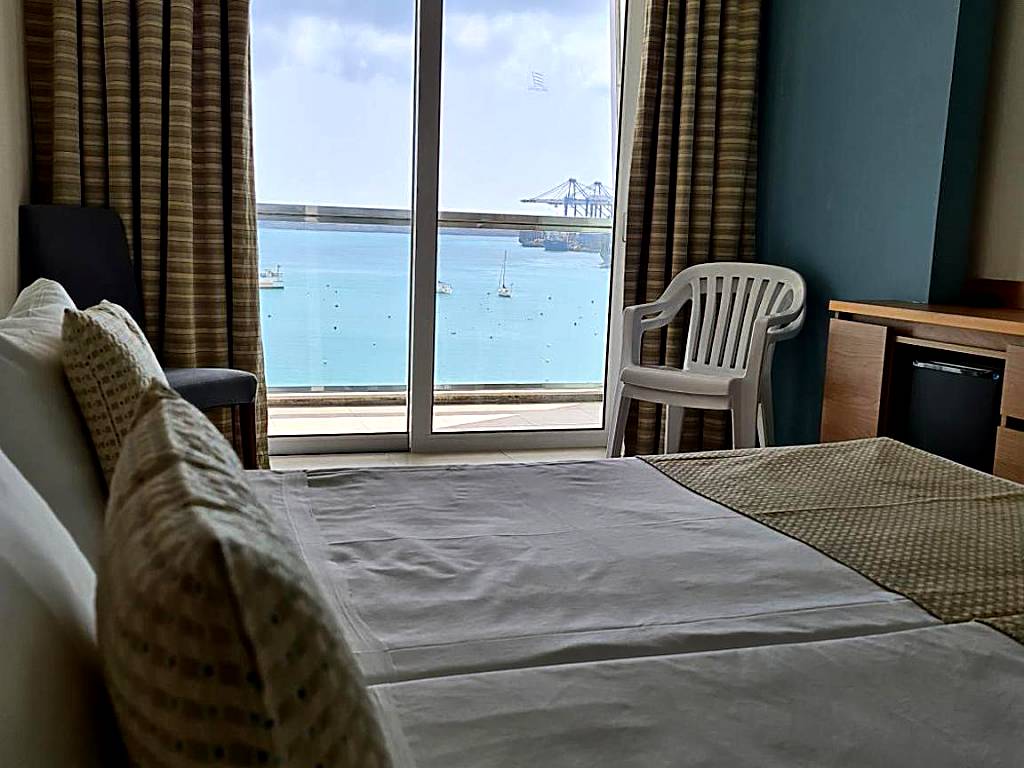 Water's Edge Hotel (Birżebbuġa)