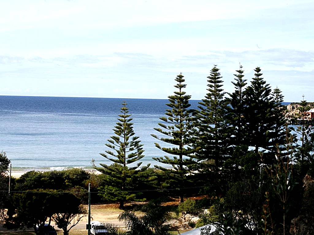 Tathra Beach House Holiday Apartments (Tathra)