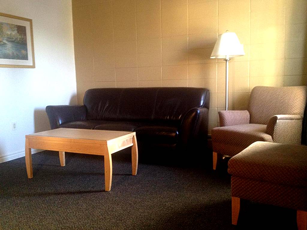 Eastglen Inn: Queen suite with Kitchenette - Non-Smoking