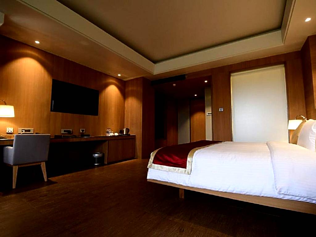 Kiranshree Grand: Deluxe King Room - single occupancy