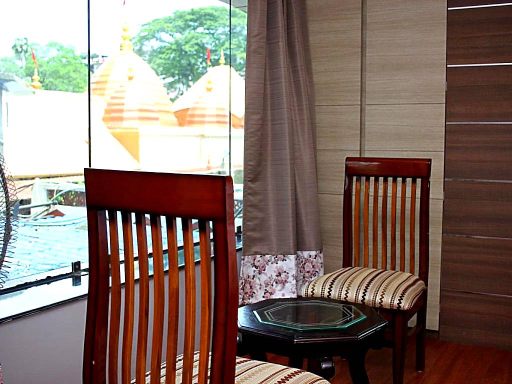 Hotel Shreemoyee Inn - Kamakhya Temple: Deluxe Double Room (2 Adults + 1 Child)