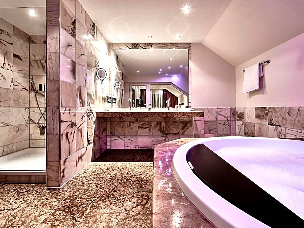 Berlins KroneLamm: Suite with Whirlpool (Bad Teinach-Zavelstein)