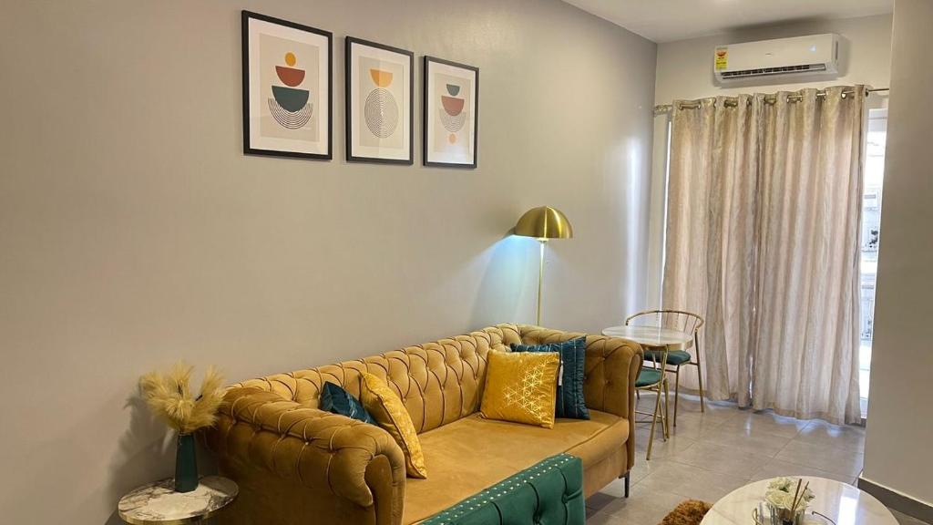 Deluxe apartment at Oasis Park Residences
