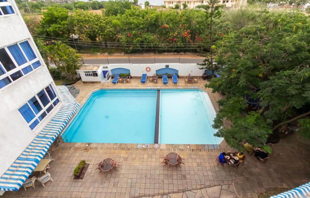 Ocean Blue Retreat-3 minute walk to Nyali Center and 3 minute walk to the Beach