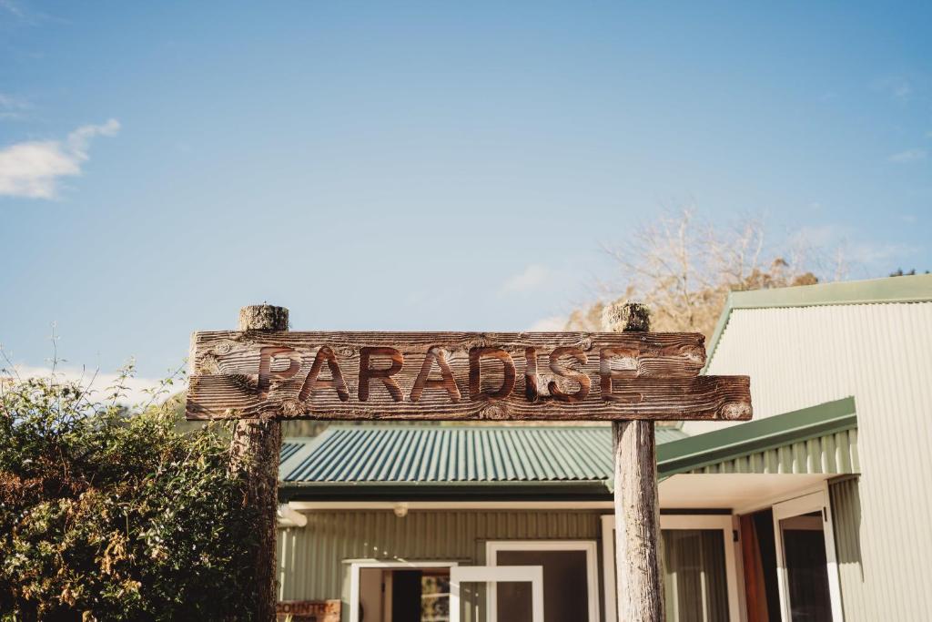 Paradise Valley Lodge