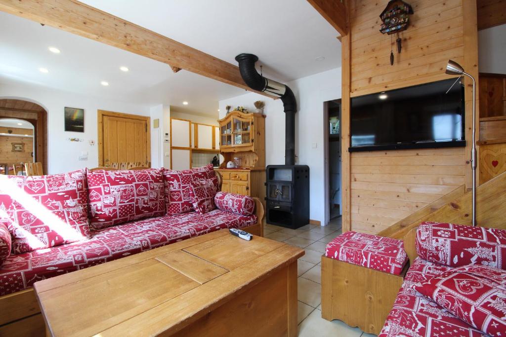 Spacious Chalet, fully equipped with mountain views