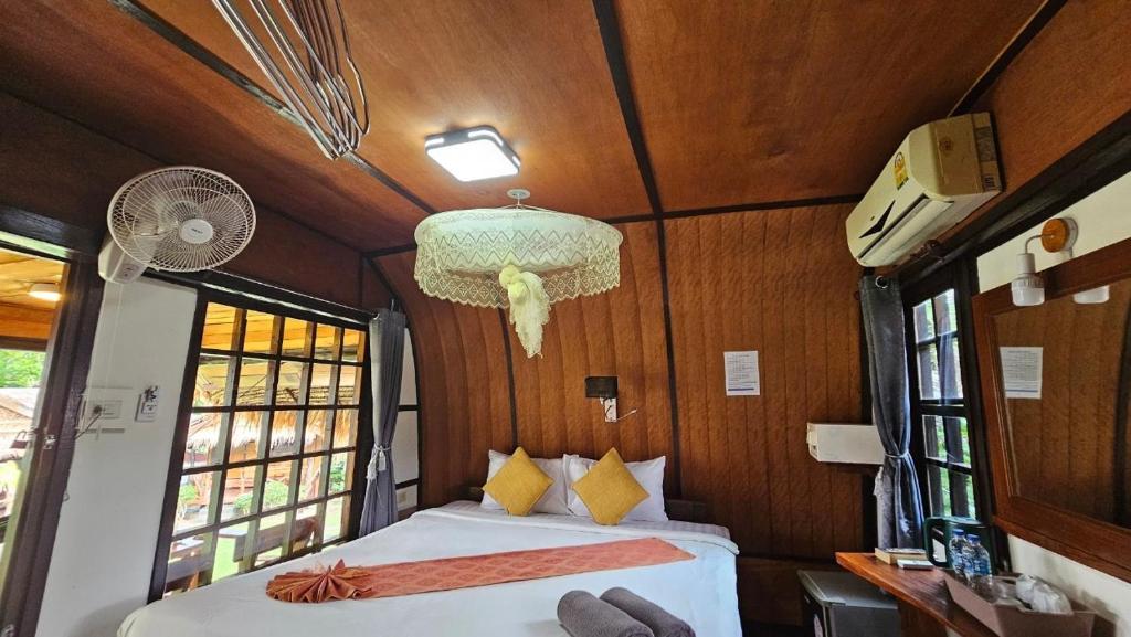 Eden Lanta Bungalow