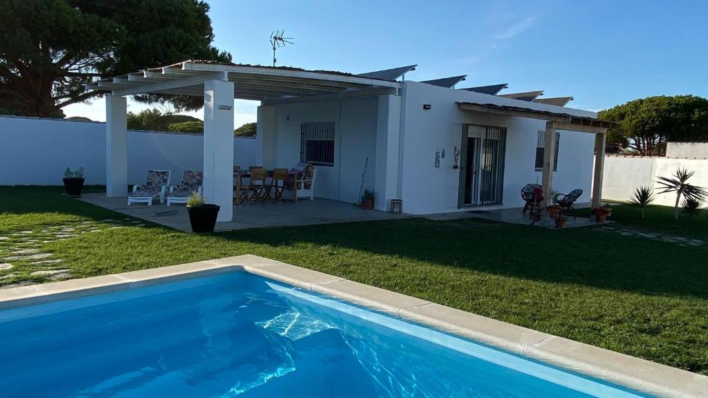 Casa Costa Ecologica de design con Piscina y Jardin