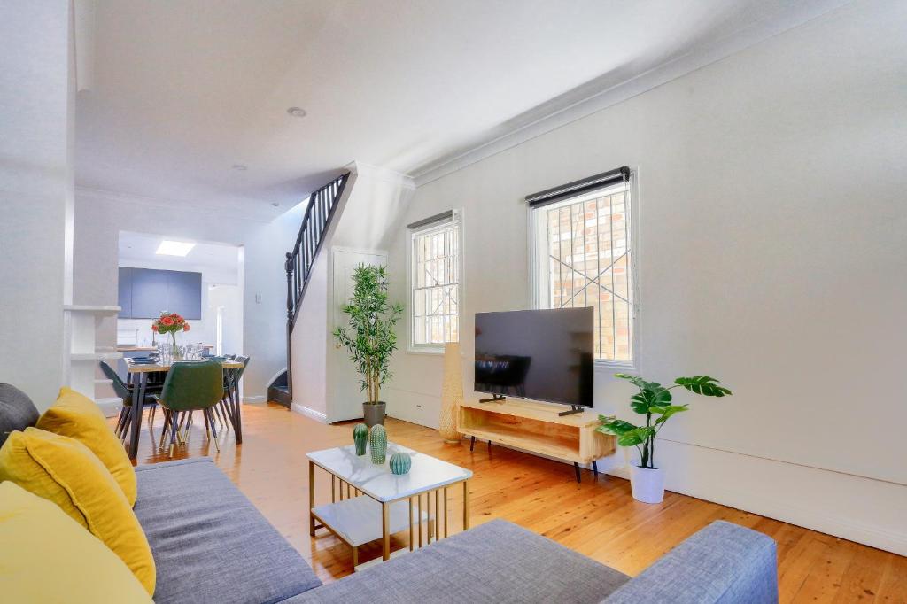 3 Bedroom House Chippendale Near the Center