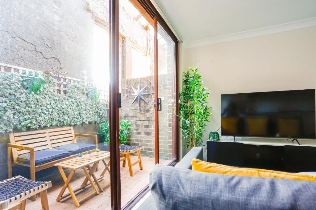 Cozy 2 Bedroom Apartment Chippendale II