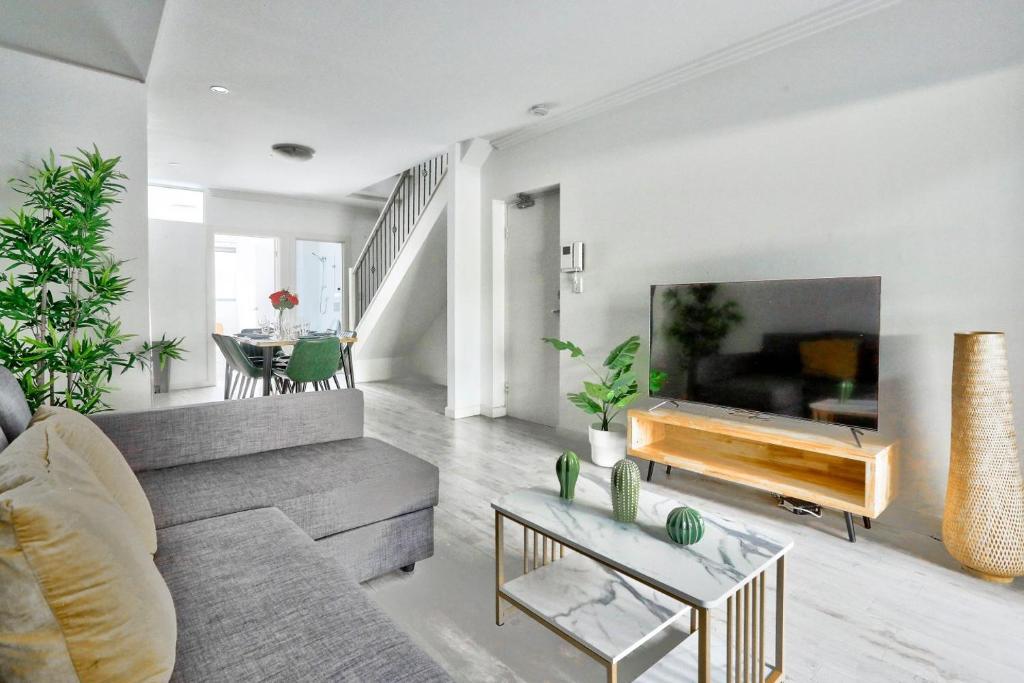 Superb 3 Bedroom House Surry Hills