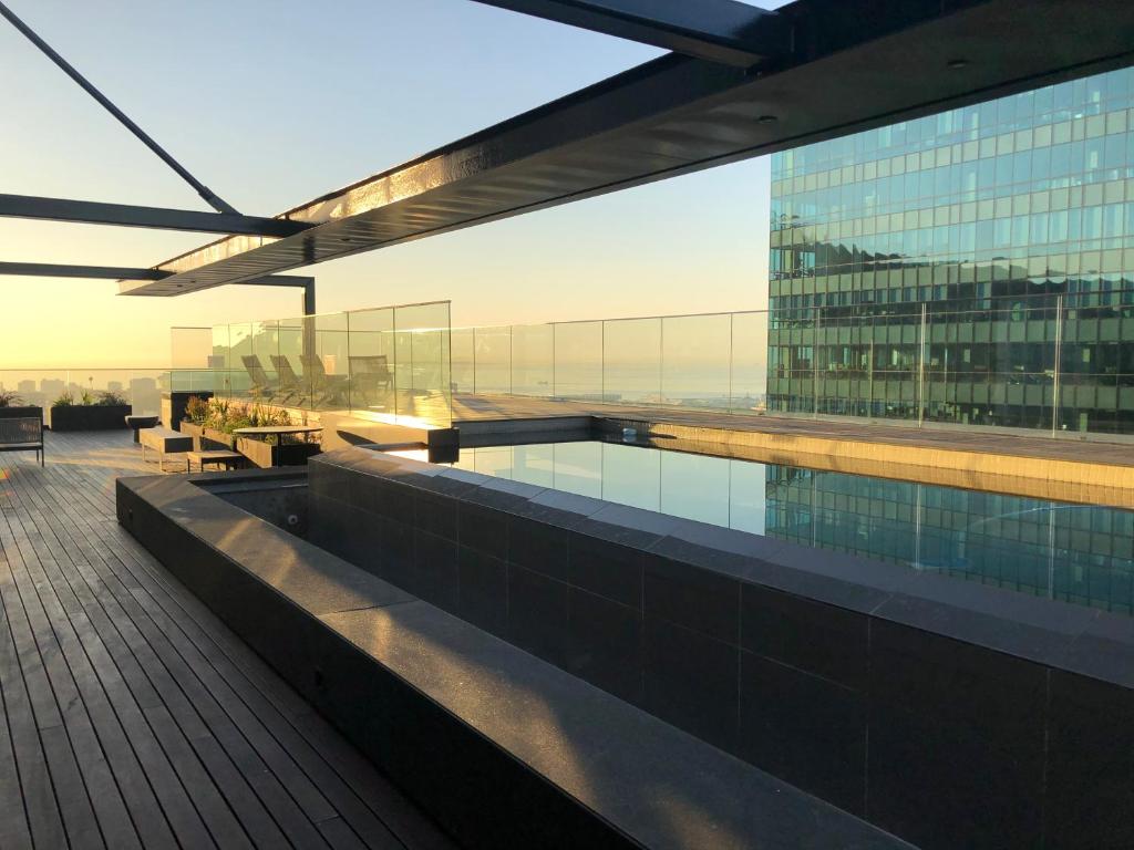 16 on Bree luxury studio apartment with city mountain views