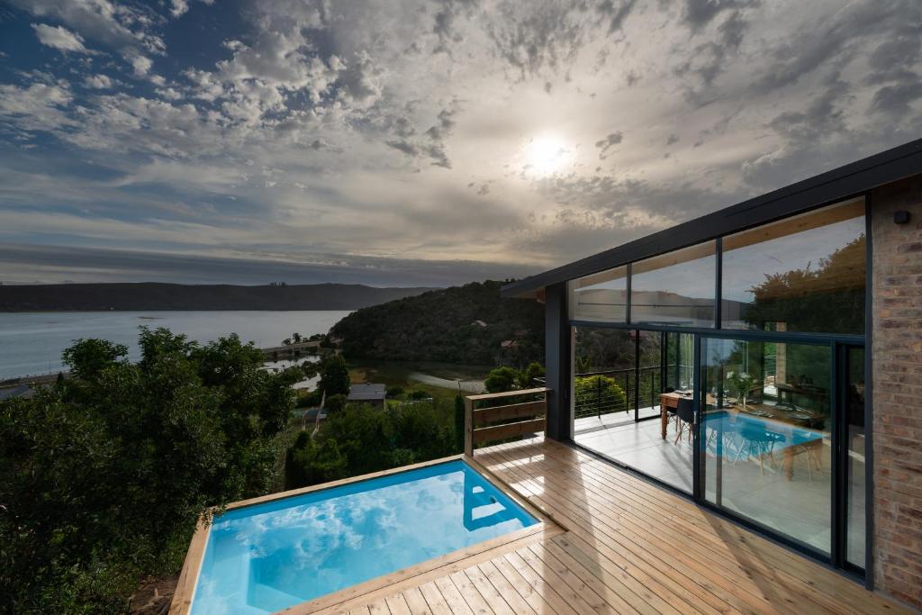 Knysna Lagoon Views in Style with Solar Backup