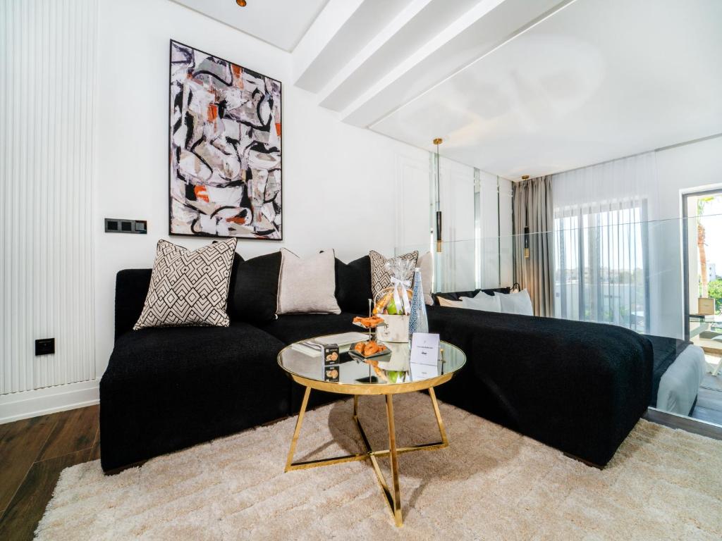 Petit Palace Suites Hotel
