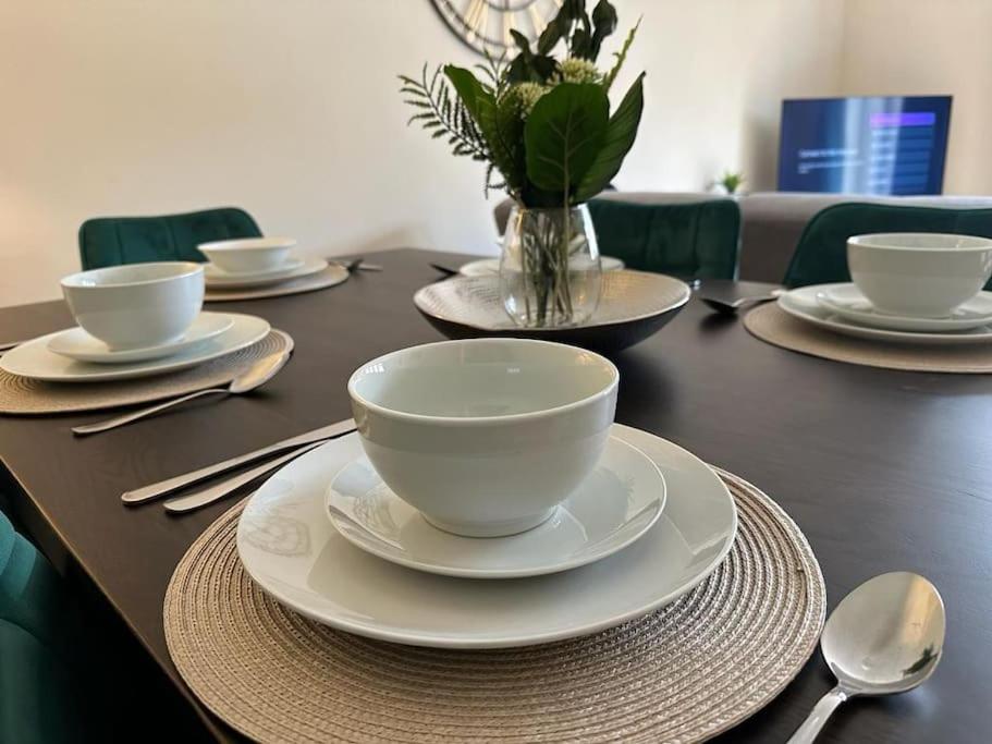 Bilborough House - Comfy furnitures, Free Wifi and Free Parking