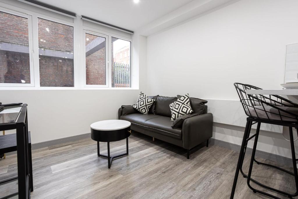 Modern 2 Bedroom Apartment in Preston Centre