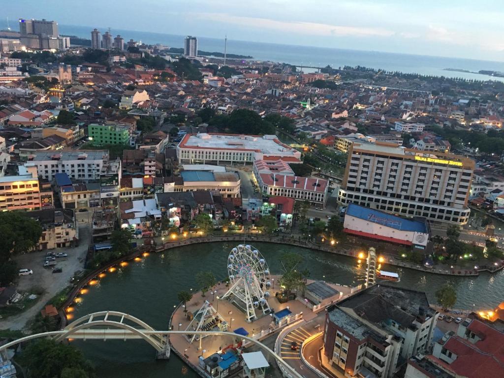LUXURY 3BR Penthouse I The Shore Hotel & Residence I Seaview I Poolview I 6-9Pax