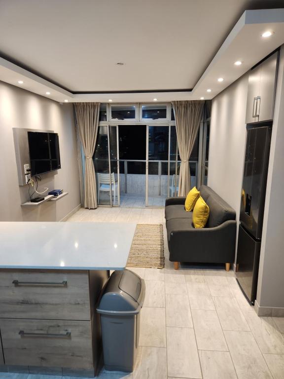 1204 Ten South Beach Apartment