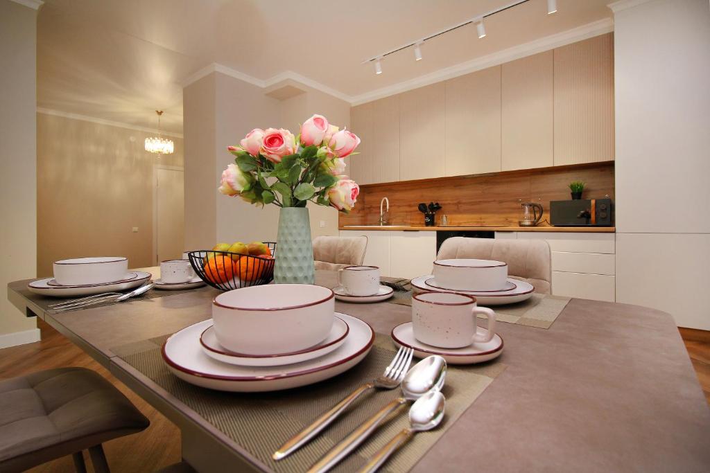 Modern, Spacious and Elegant Apt